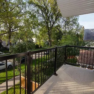  Holiday home Gorgeous 2-bedrooms Duplex Upper Unit Canada