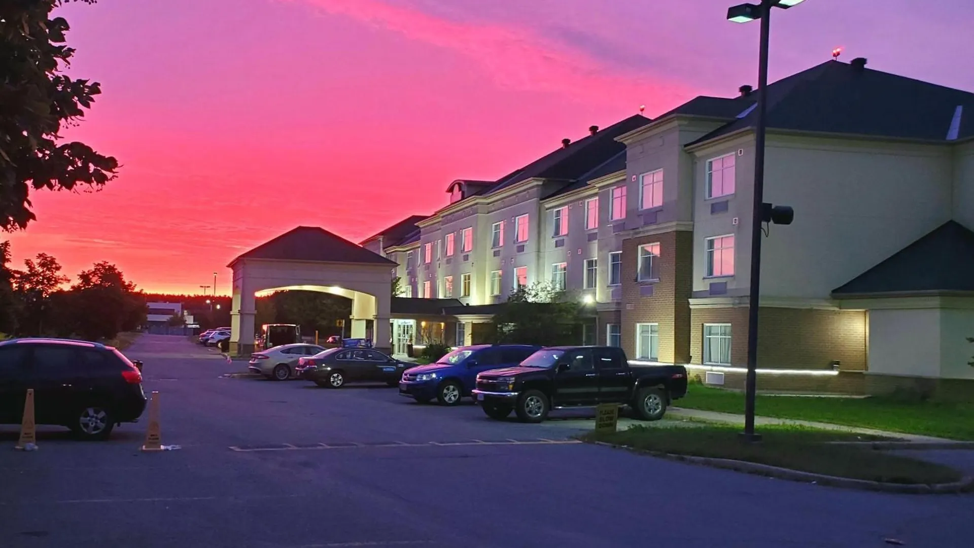 Hotel Days Inn By Wyndham Ottawa Airport