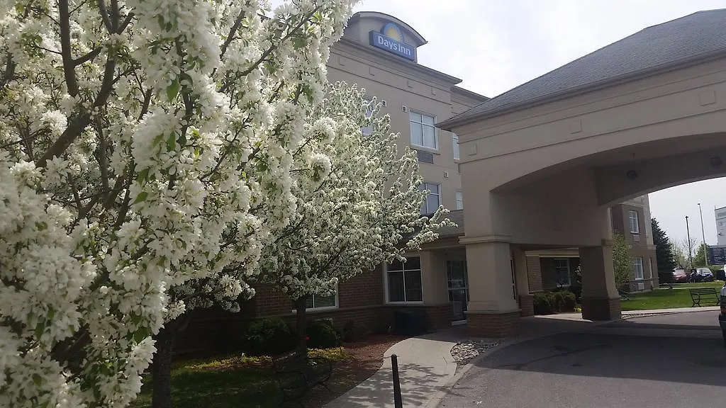 Days Inn By Wyndham Ottawa Airport Hotel