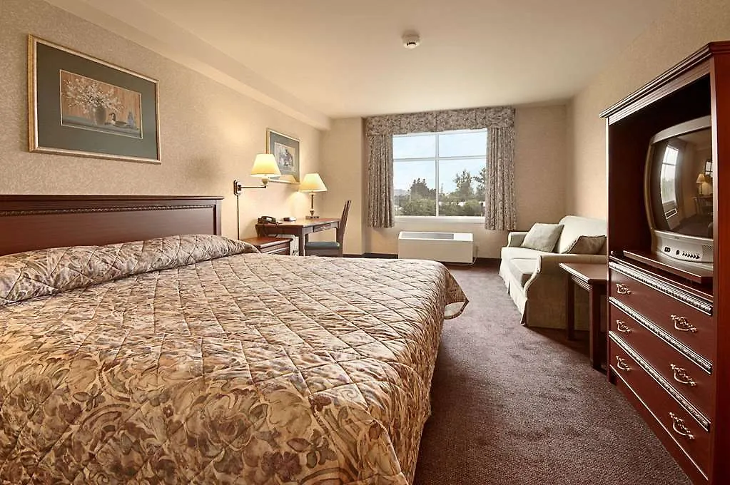 Days Inn By Wyndham Ottawa Airport Hotel