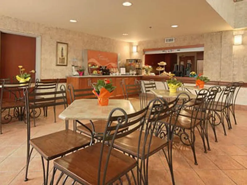Hotel Days Inn By Wyndham Ottawa Airport