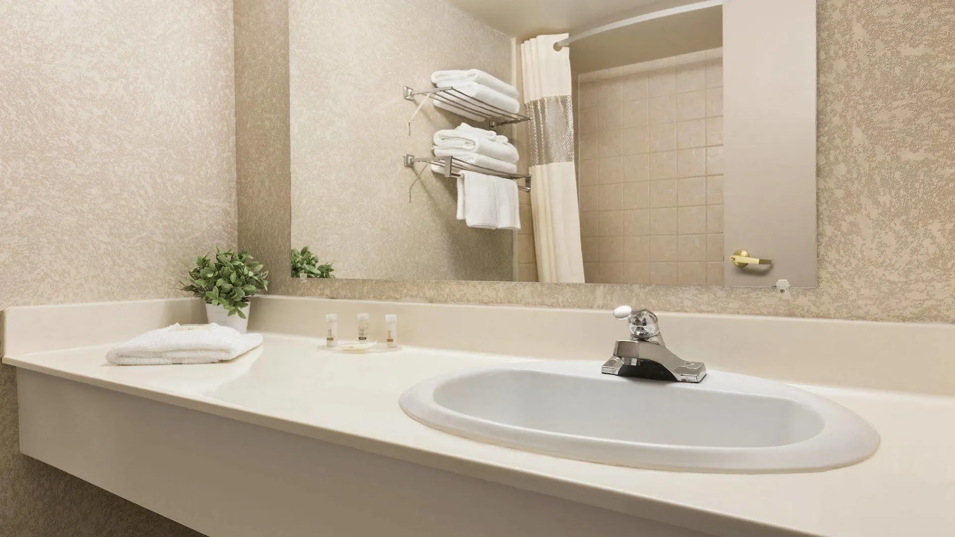 Days Inn By Wyndham Ottawa Airport Canada