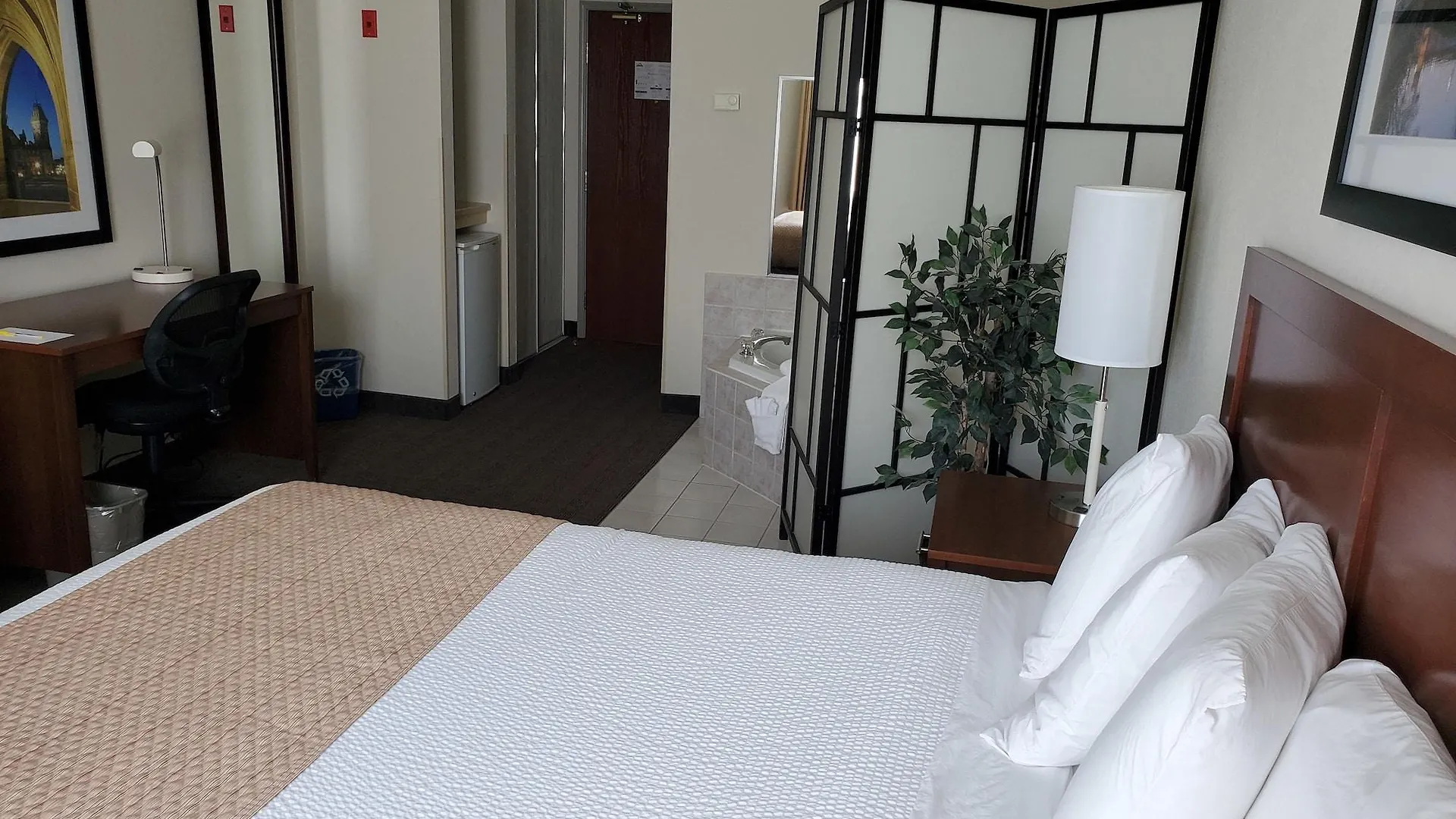 *** Hotel Days Inn By Wyndham Ottawa Airport Canadá
